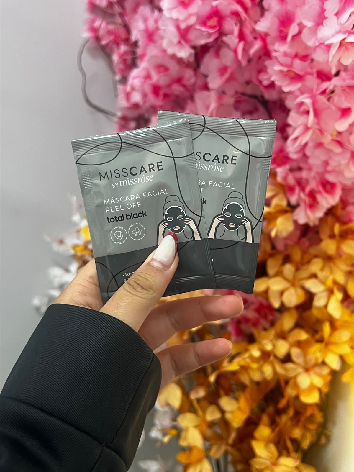 Mascara facial misscare  total black- missrôse